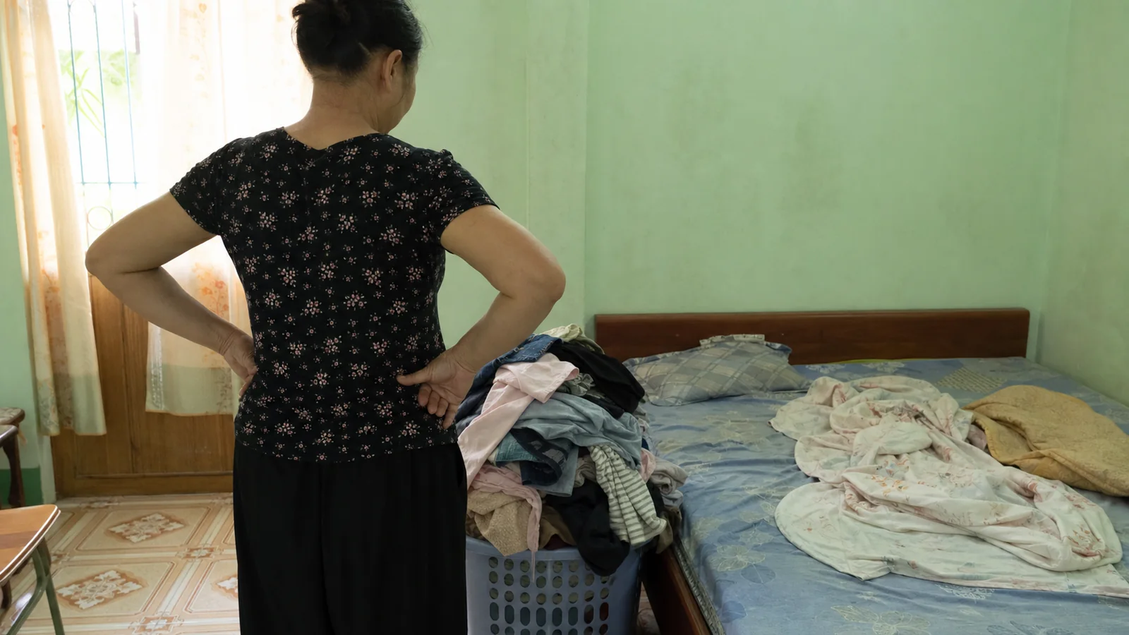 Áp lực dọn dẹp nhà cửa và nỗi lo quần áo tồn đọng trước cuối tuần