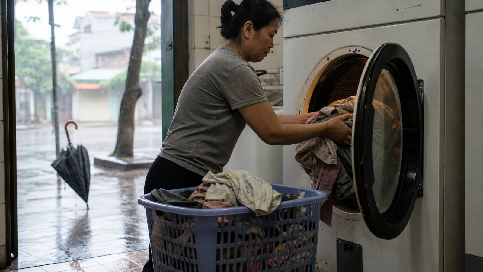 Bí Quyết Khử Mùi Hôi, Ẩm Mốc Quần Áo Ngày Mưa | Giặt Sấy 568