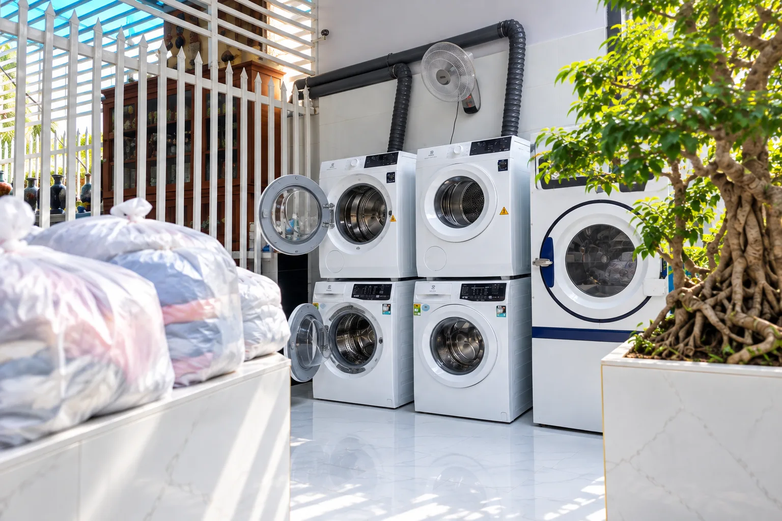 Không gian và hoạt động tại cửa hàng 4